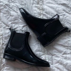 Women’s rain boots